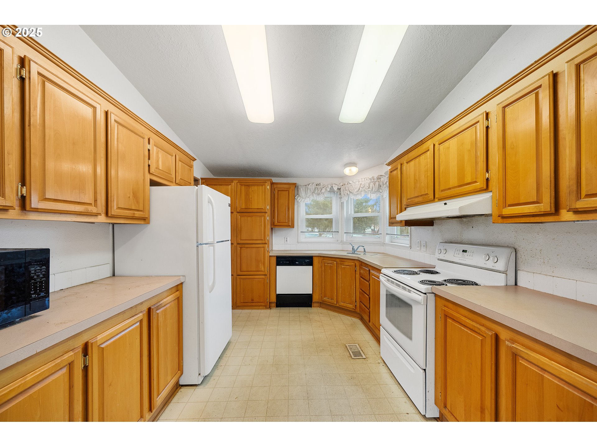 3710 Maple Lane Tillamook, OR 97141 - Photo 17 of 18