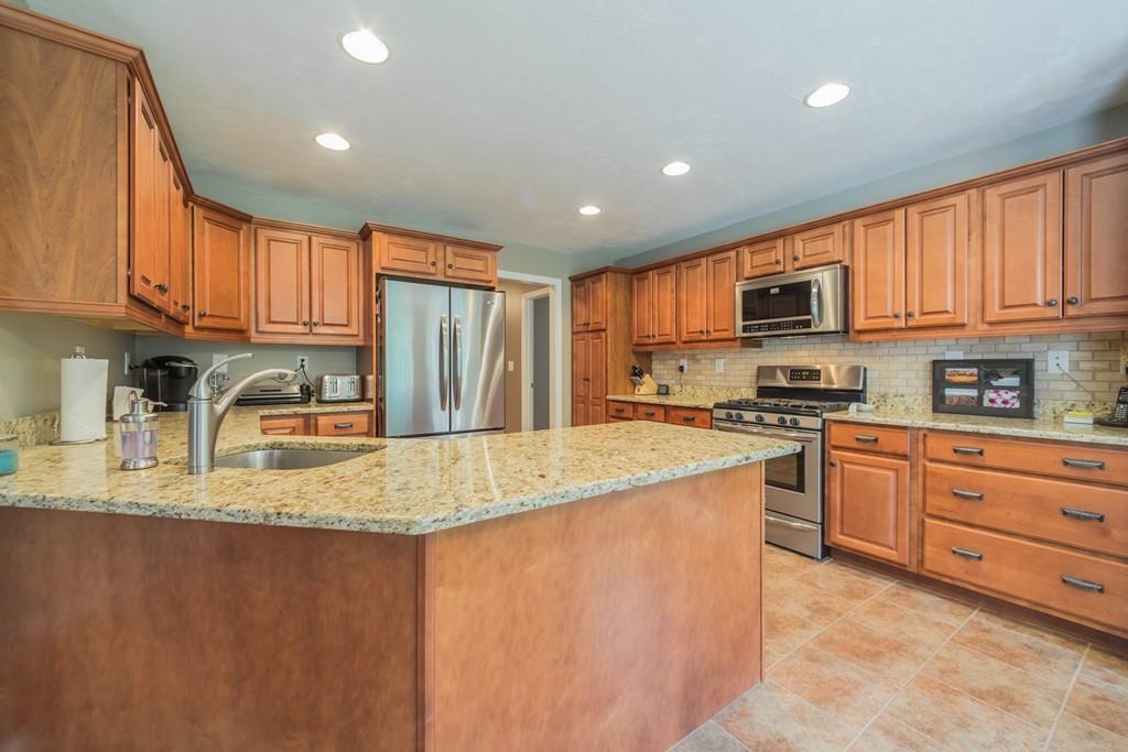 3 Schofield Road Chelmsford, MA 01824 - Photo 5 of 41 Gallery Image 5