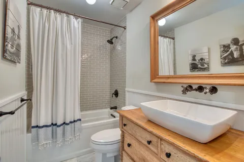 10 Villa Avenue, East Hampton, NY 11937