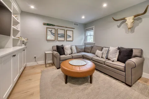 10 Villa Avenue, East Hampton, NY 11937