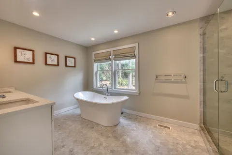 10 Villa Avenue, East Hampton, NY 11937