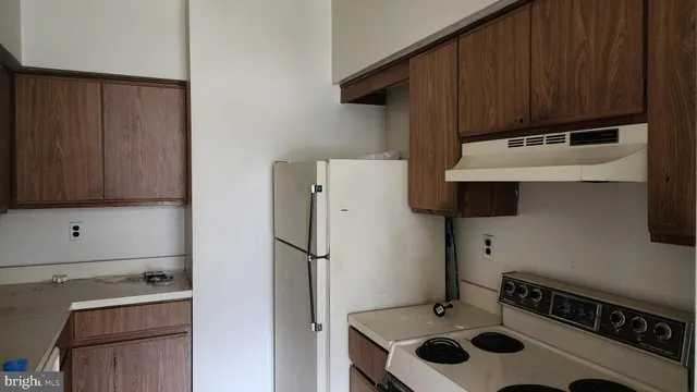 a kitchen with a stove and a refrigerator