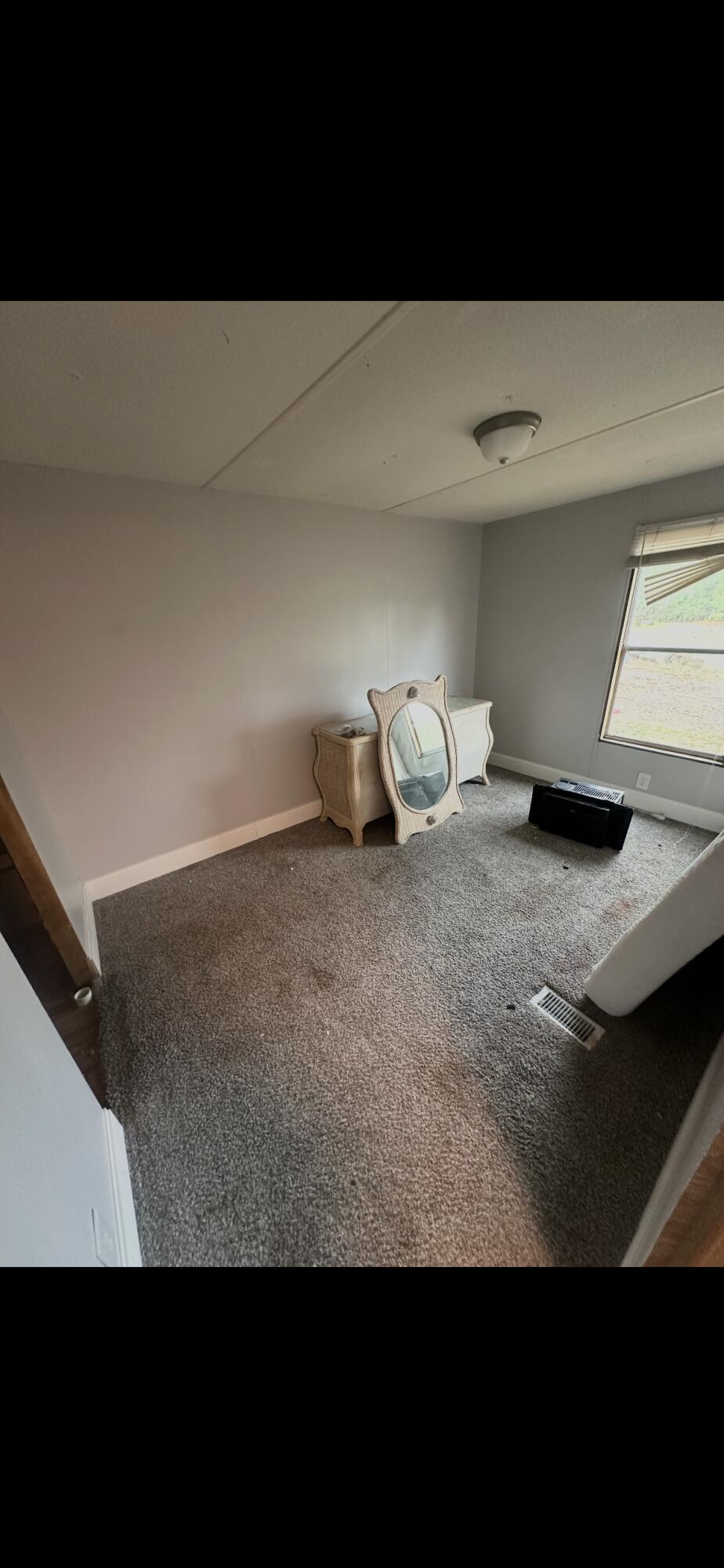 2984 B Goodman Hill Road Chipley, FL 32428 - Photo 11 of 14 a view of table and chair