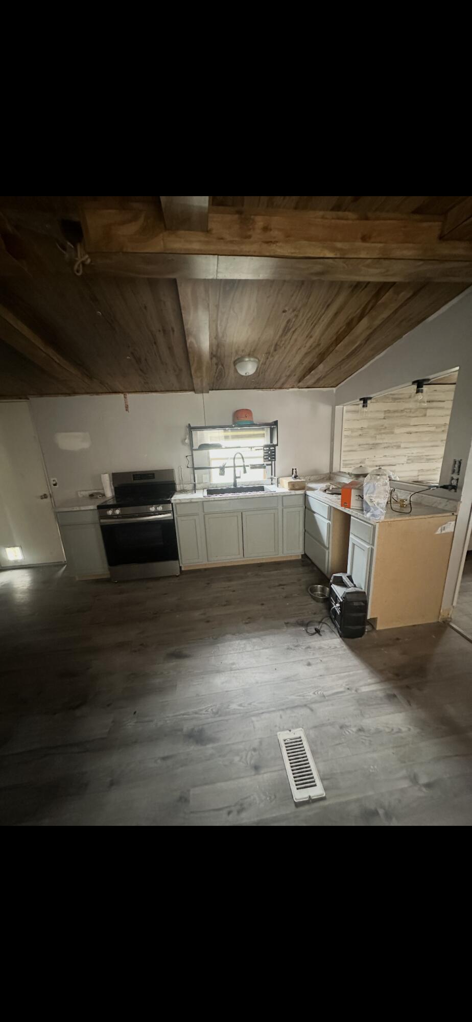 2984 B Goodman Hill Road Chipley, FL 32428 - Photo 4 of 14 a view of utility room