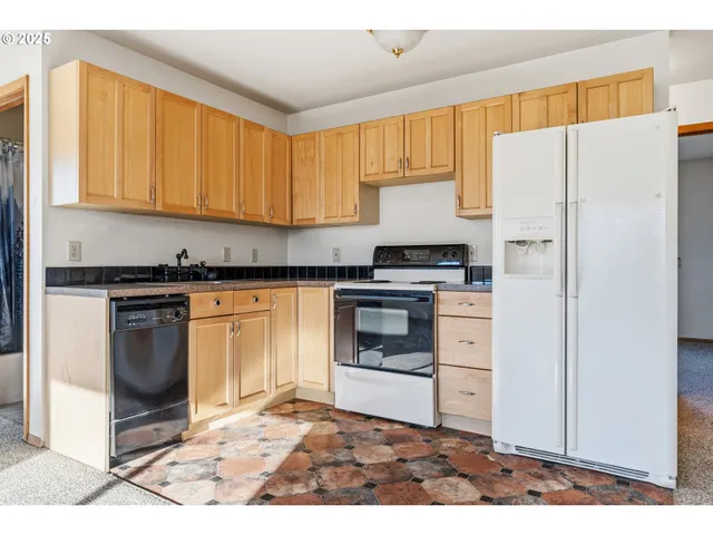 $1,399,000 | 4201 Barrett Drive, Hood River, OR 97031