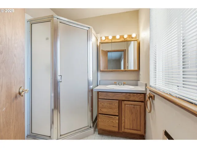 $1,399,000 | 4201 Barrett Drive, Hood River, OR 97031