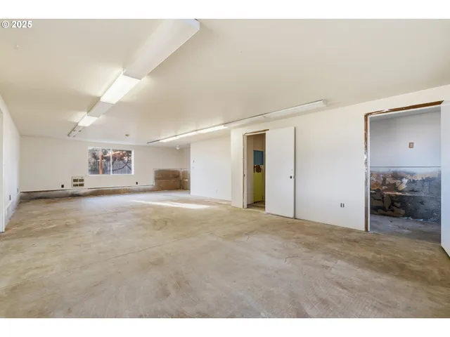 $1,399,000 | 4201 Barrett Drive, Hood River, OR 97031