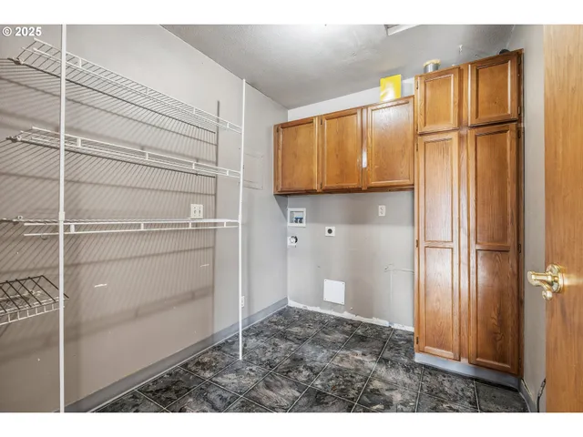 $1,399,000 | 4201 Barrett Drive, Hood River, OR 97031