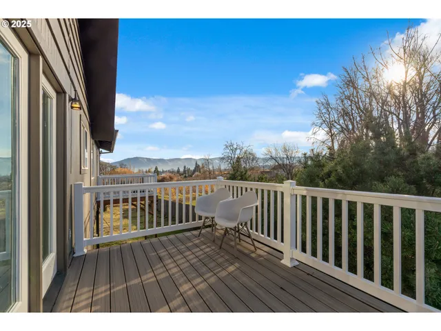 $1,399,000 | 4201 Barrett Drive, Hood River, OR 97031