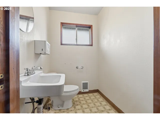 $1,399,000 | 4201 Barrett Drive, Hood River, OR 97031