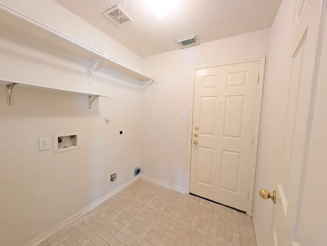 $2,000 | 19031 Telford Way, Tomball, TX 77375