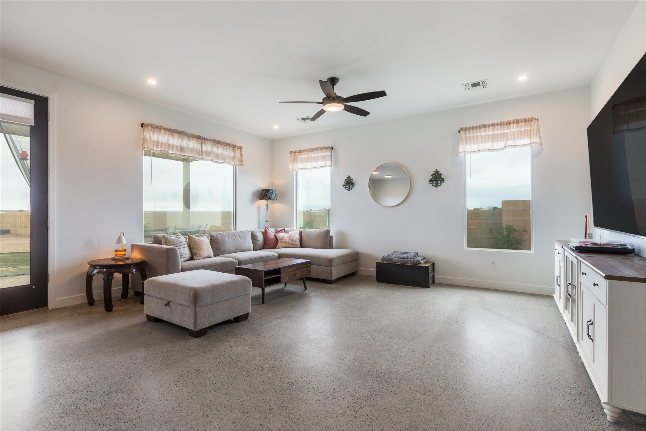 609 2nd Street Northeast Rio Rancho, NM 87124 - Photo 9 of 68