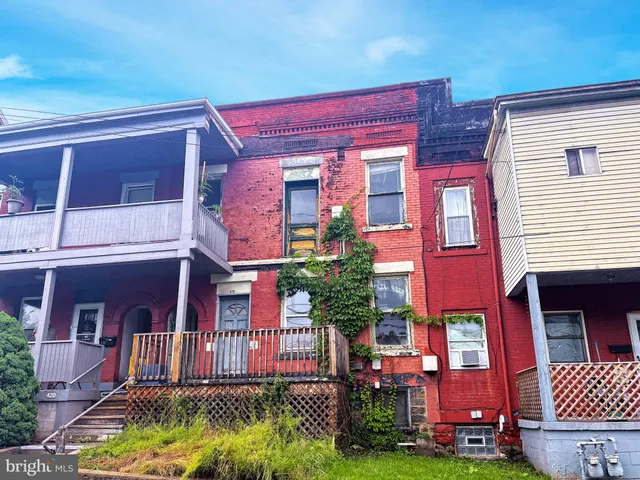 $40,000 | 418 Middle Avenue, Wilmerding, PA 15148