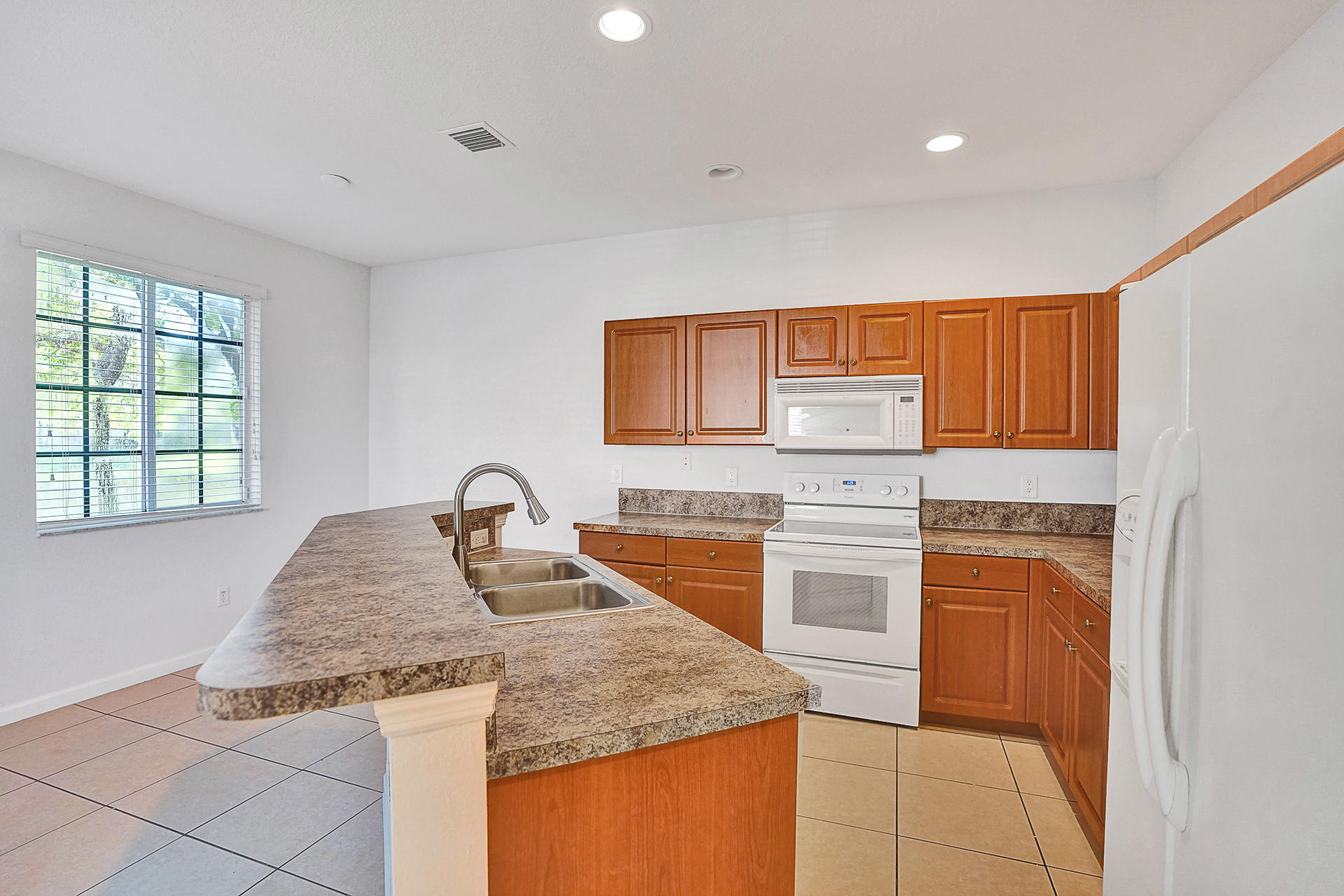 2034 Nassau Drive Riviera Beach, FL 33404 - Photo 11 of 39 DSC01057