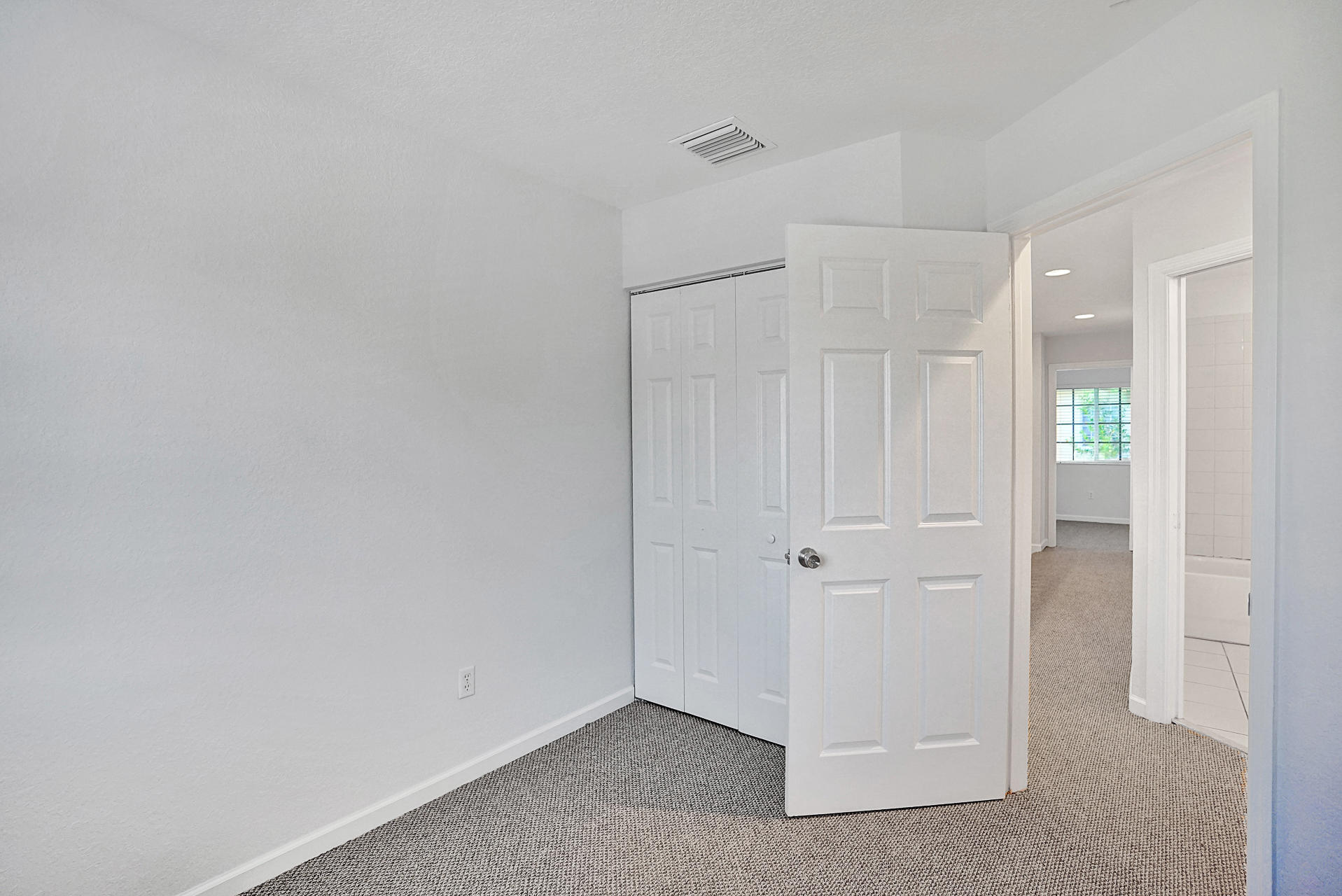 2034 Nassau Drive Riviera Beach, FL 33404 - Photo 18 of 39 DSC01066