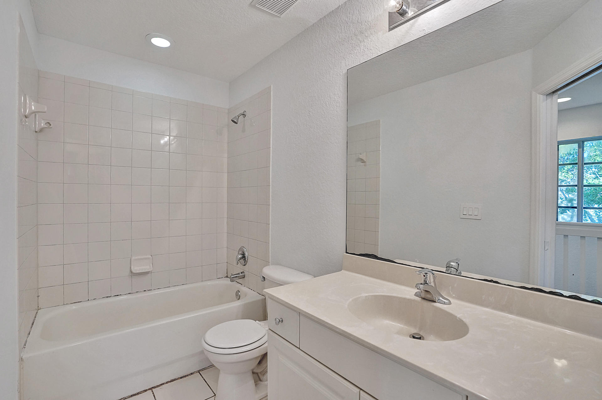 2034 Nassau Drive Riviera Beach, FL 33404 - Photo 21 of 39 DSC01078