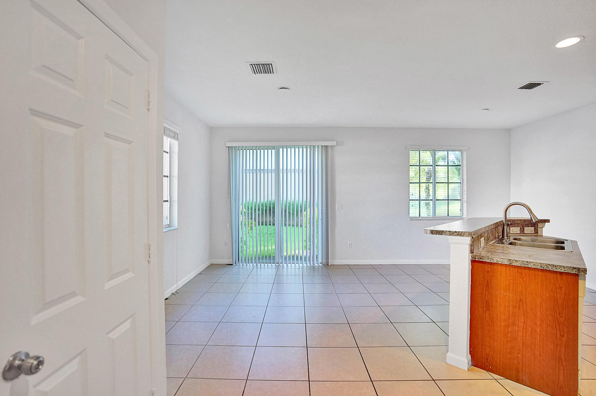 2034 Nassau Drive Riviera Beach, FL 33404 - Photo 4 of 39 DSC01024