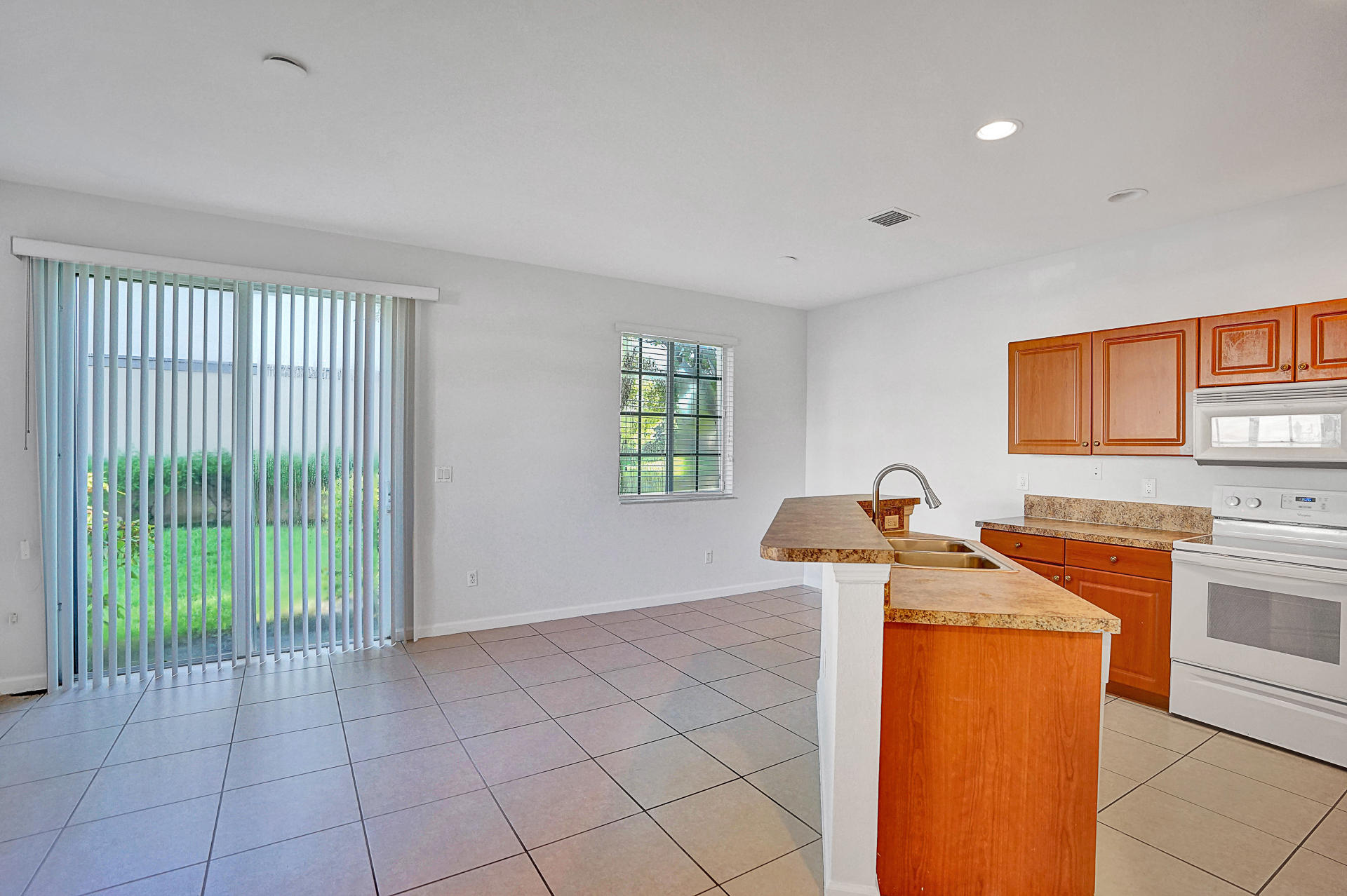 2034 Nassau Drive Riviera Beach, FL 33404 - Photo 5 of 39 DSC01027