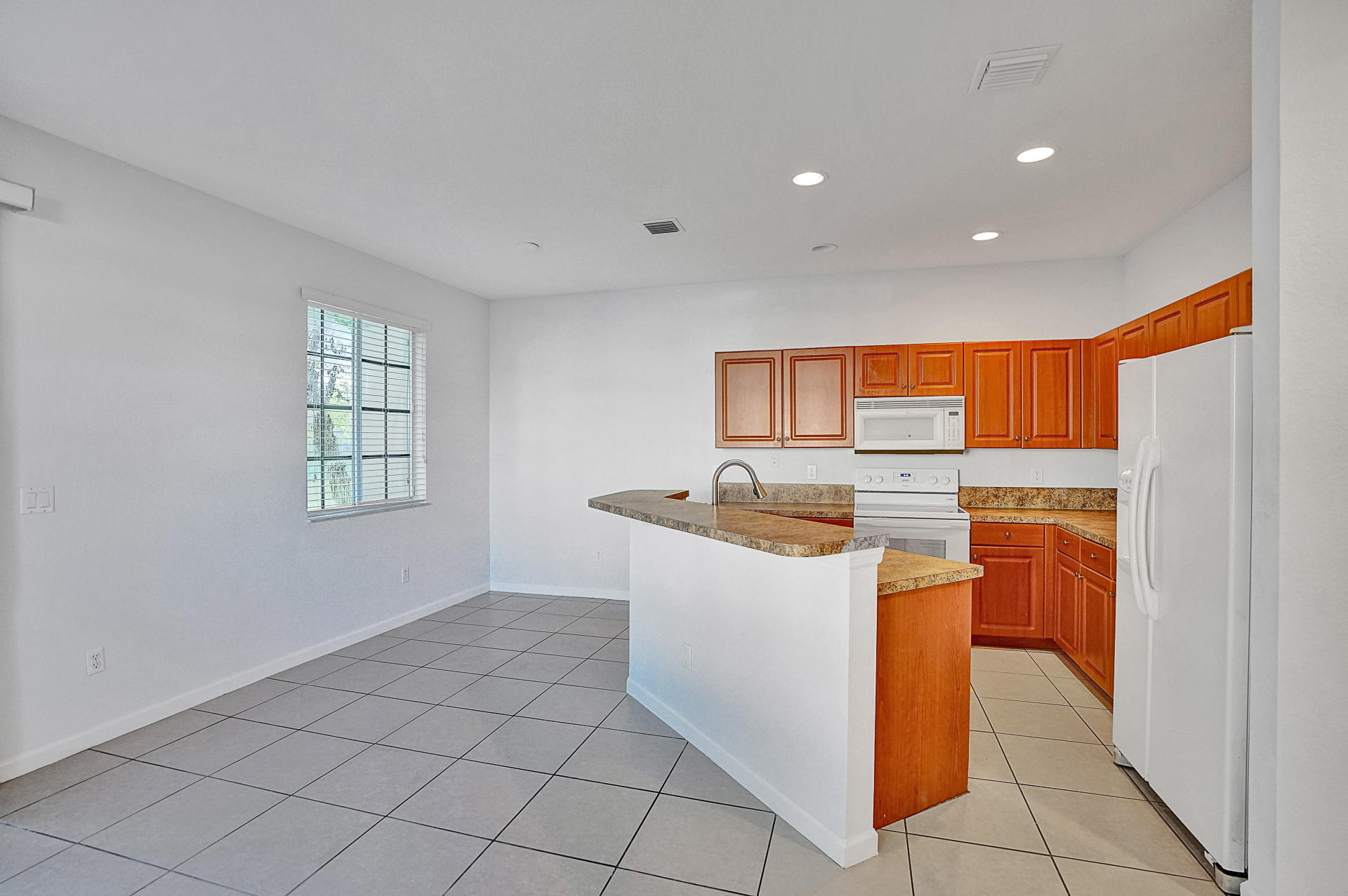 2034 Nassau Drive Riviera Beach, FL 33404 - Photo 6 of 39 DSC01030