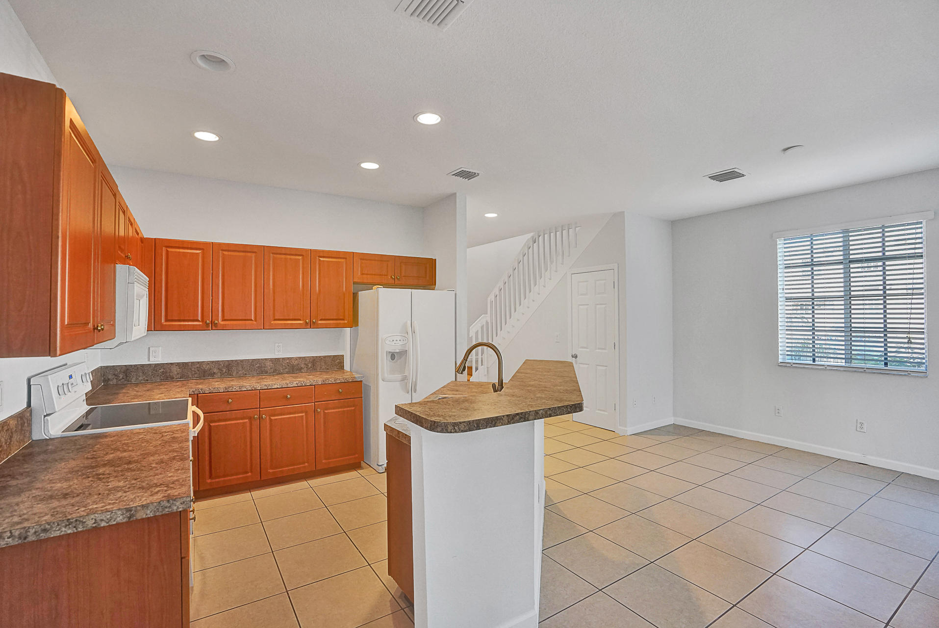 2034 Nassau Drive Riviera Beach, FL 33404 - Photo 9 of 39 DSC01048