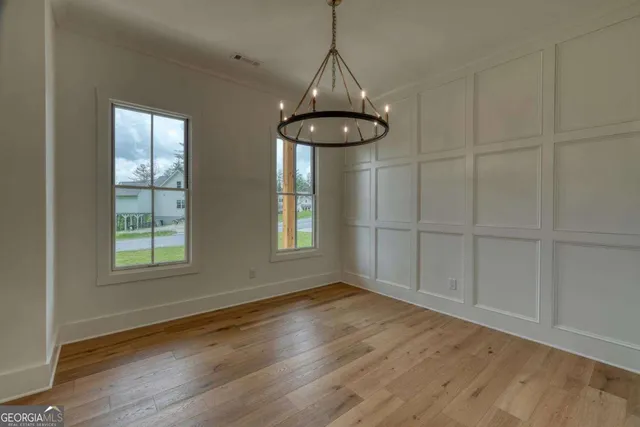 a large kitchen with kitchen island a island in the center