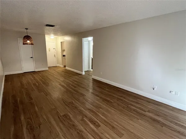 $1,575 | 4606 West Gray Street, Unit 107, Tampa, FL 33609