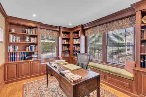 $3,648,000 | 265 Northwoods Road, Manhasset, NY 11030