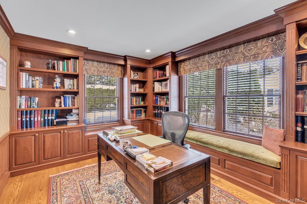 265 Northwoods Road Manhasset, NY 11030 - Photo 18 of 33