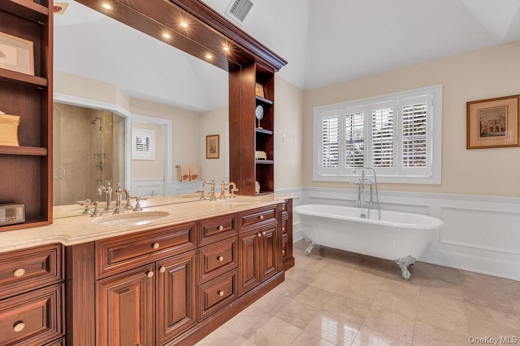 265 Northwoods Road Manhasset, NY 11030 - Photo 22 of 33