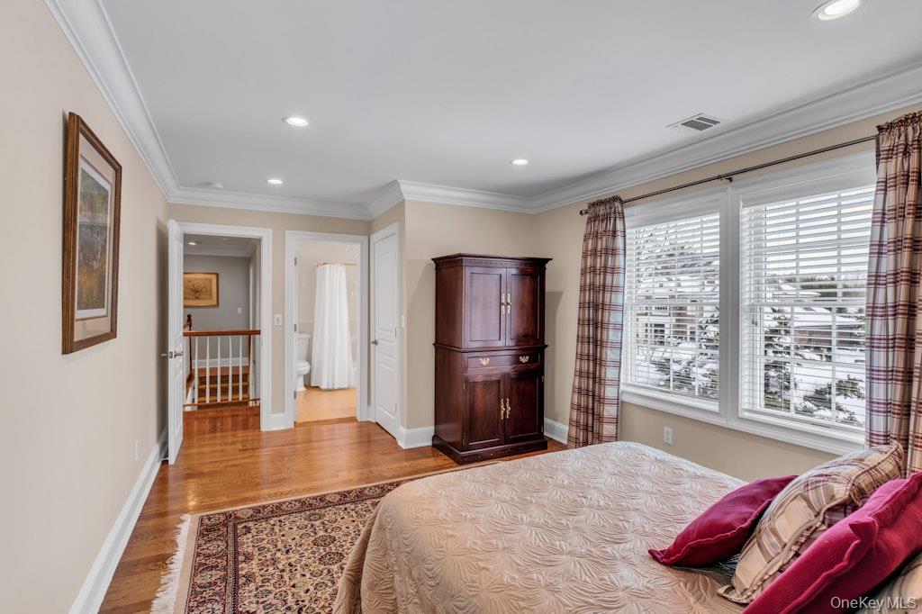 265 Northwoods Road Manhasset, NY 11030 - Photo 25 of 33