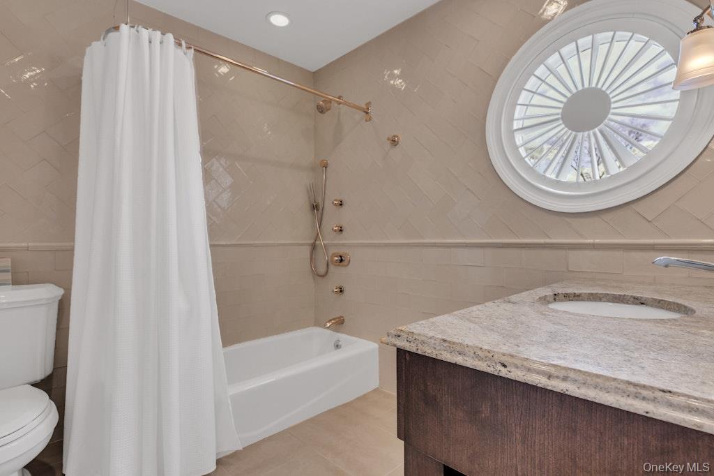 265 Northwoods Road Manhasset, NY 11030 - Photo 26 of 33