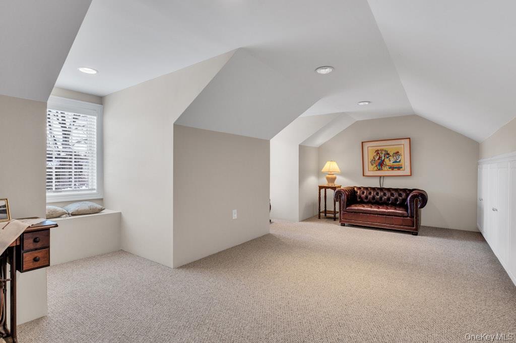 265 Northwoods Road Manhasset, NY 11030 - Photo 27 of 33