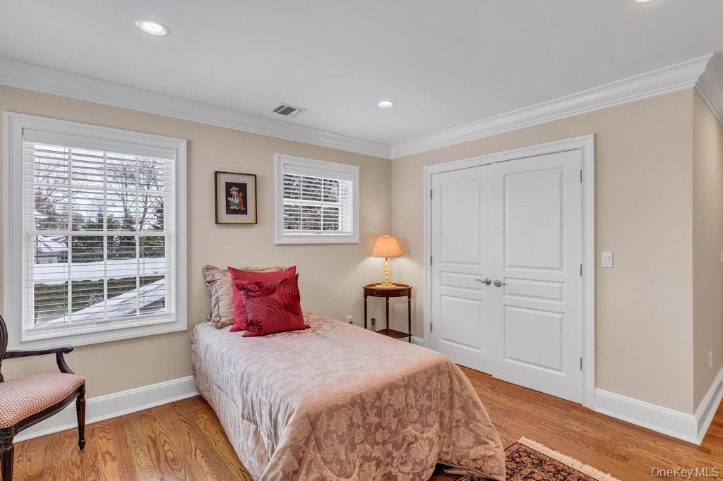 265 Northwoods Road Manhasset, NY 11030 - Photo 28 of 33