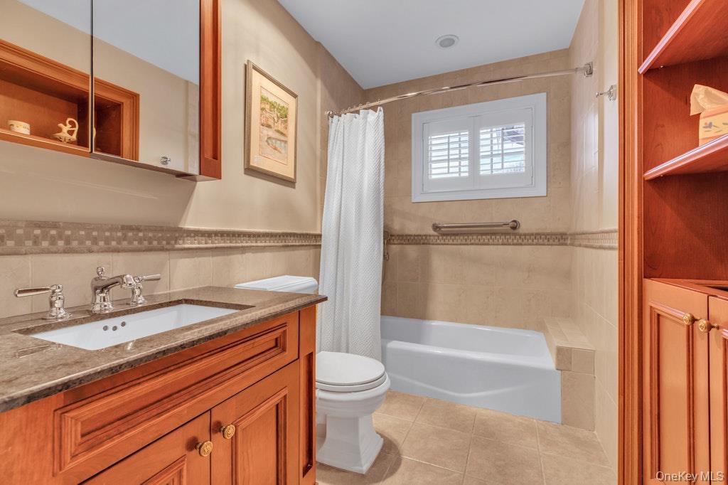 265 Northwoods Road Manhasset, NY 11030 - Photo 29 of 33