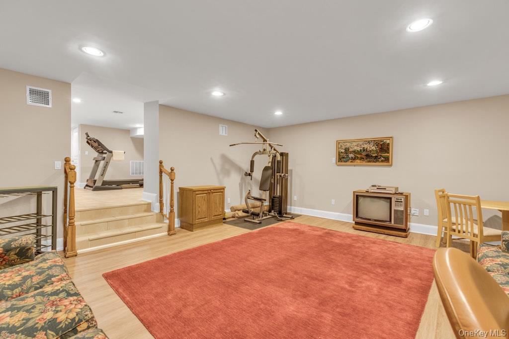 265 Northwoods Road Manhasset, NY 11030 - Photo 32 of 33 Gym area