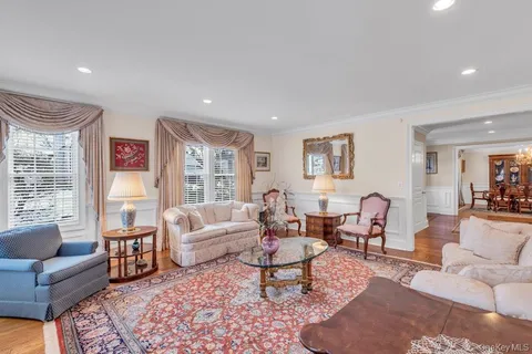 $3,648,000 | 265 Northwoods Road, Manhasset, NY 11030