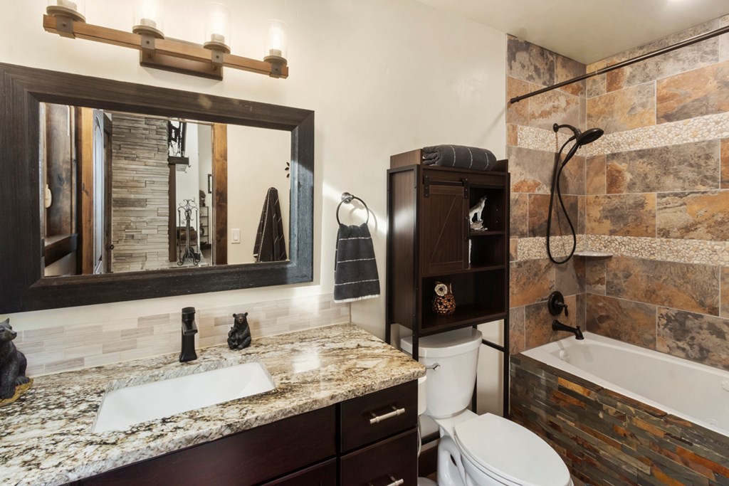 1884 Little Pine Road Donnelly, ID 83615 - Photo 26 of 45 Main Floor Full Bathroom