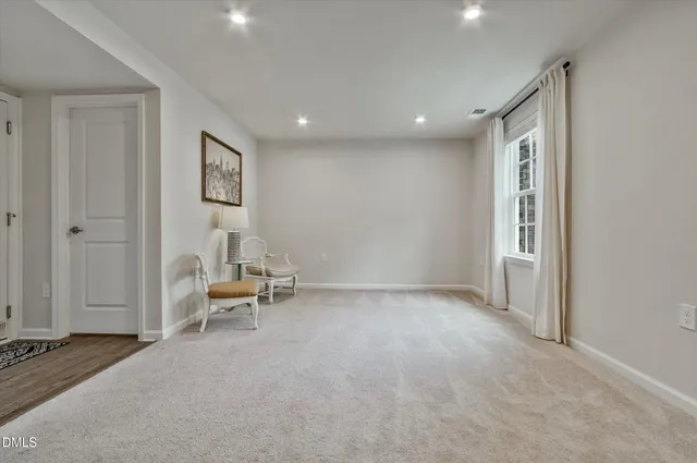 a view of livingroom with furniture