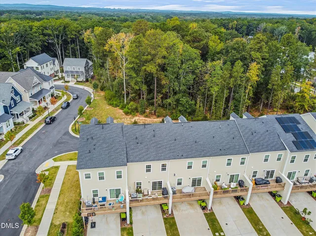a view of yard with seating area