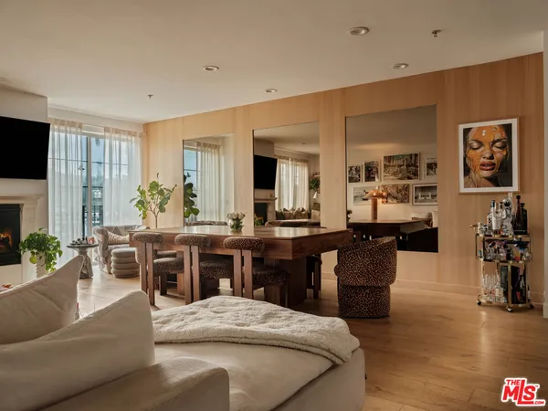 $1,250,000 | 10648 Woodbridge Street, Unit 306, Toluca Lake, CA 91602