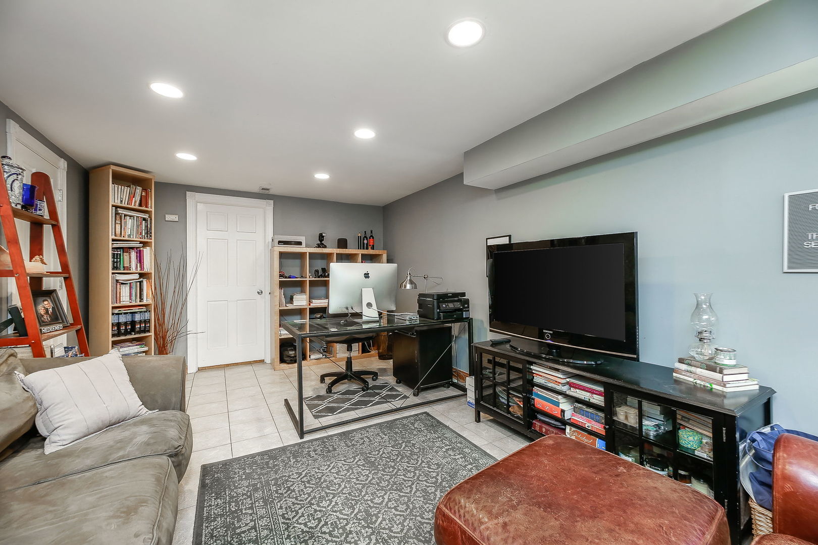 31W137 Rohrssen Road Hoffman Estates, IL 60192 - Photo 22 of 43 a living room with furniture and a flat screen tv