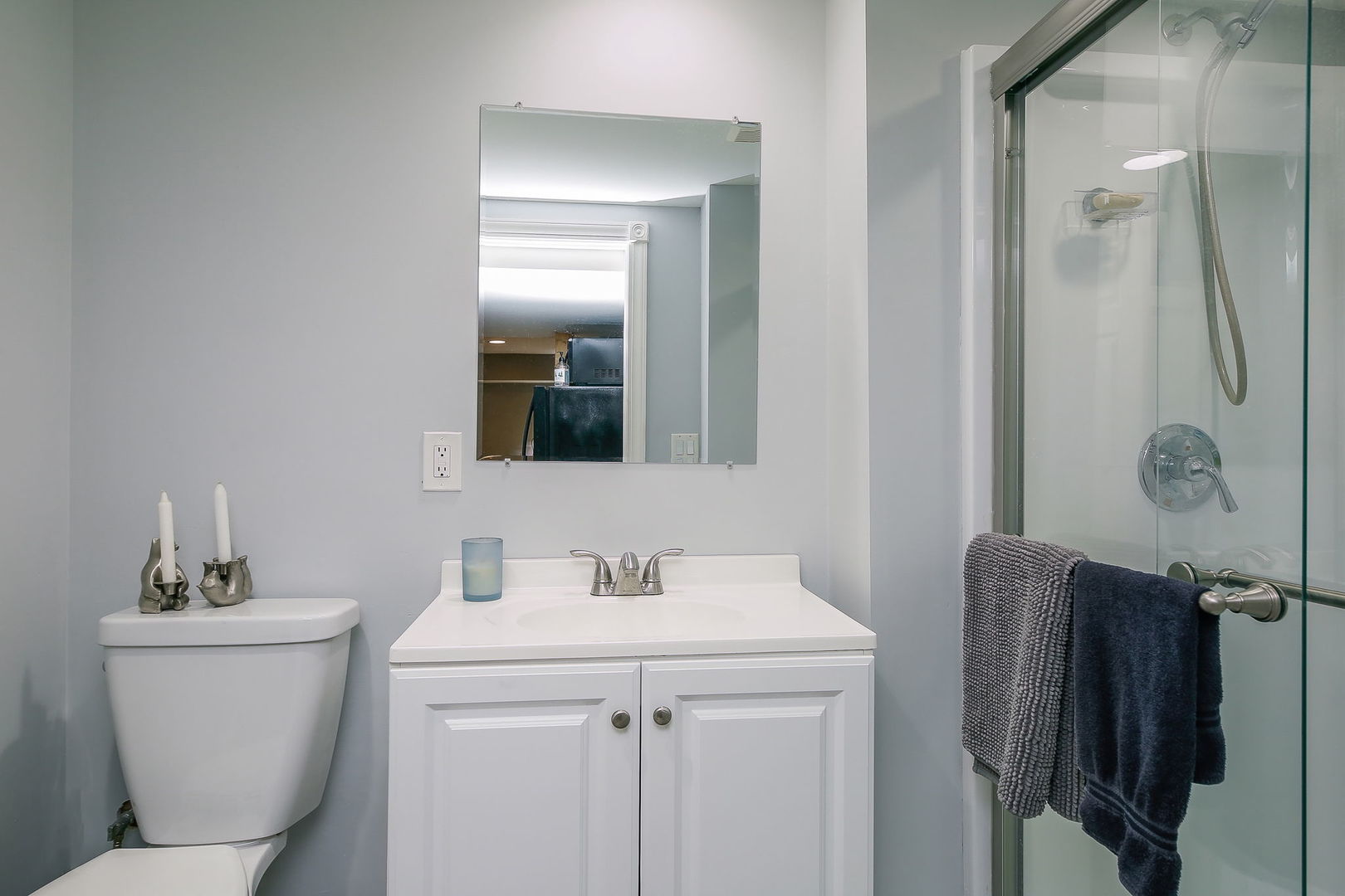 31W137 Rohrssen Road Hoffman Estates, IL 60192 - Photo 27 of 43 a bathroom with a toilet sink and mirror