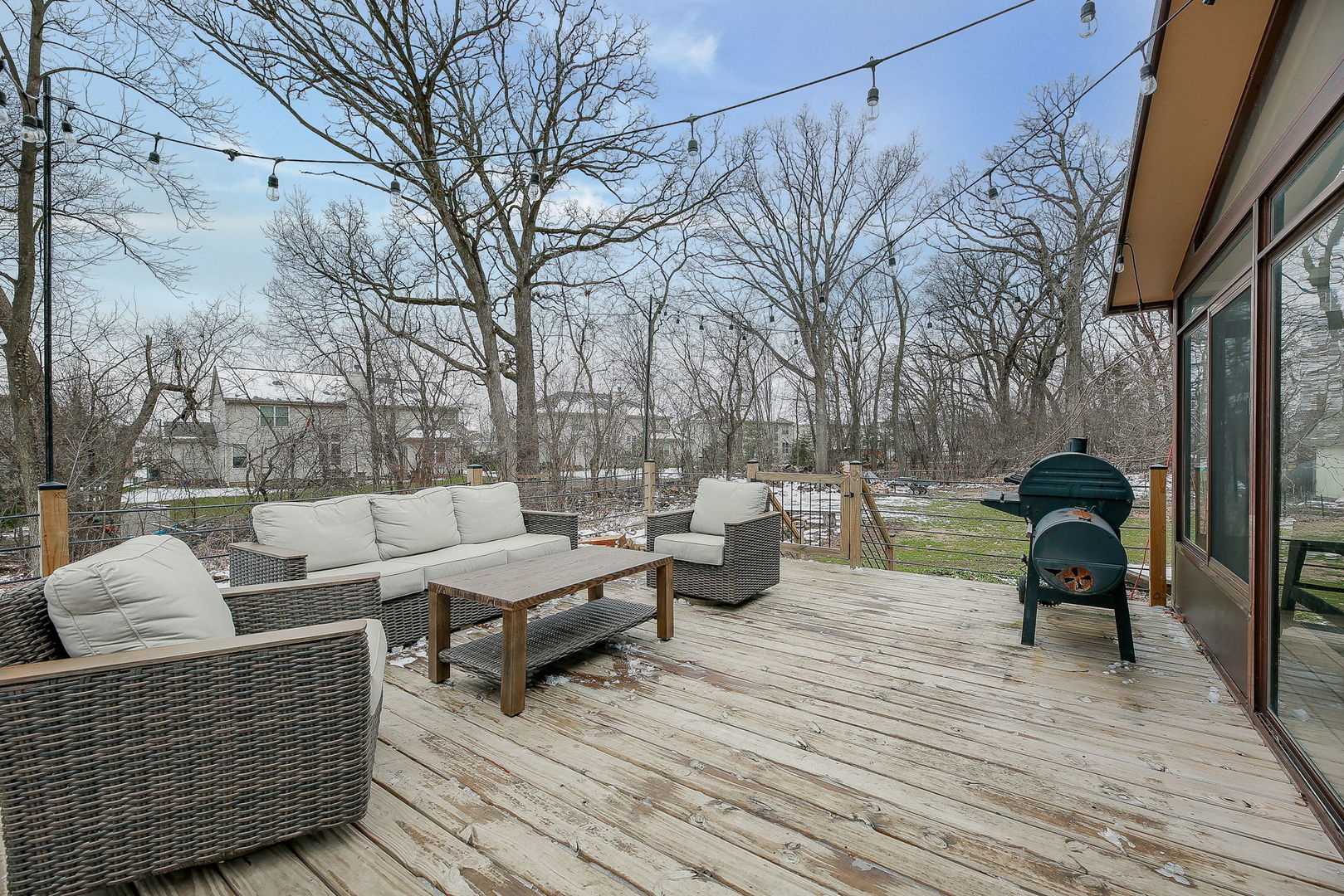 31W137 Rohrssen Road Hoffman Estates, IL 60192 - Photo 30 of 43 a view of a terrace with furniture