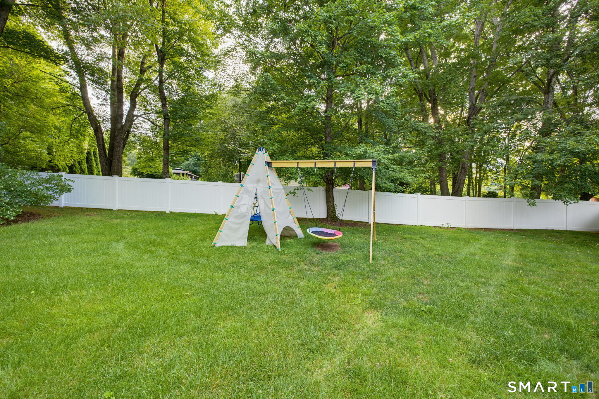 15 Fieldwood Road Watertown, CT 06795 - Photo 8 of 39