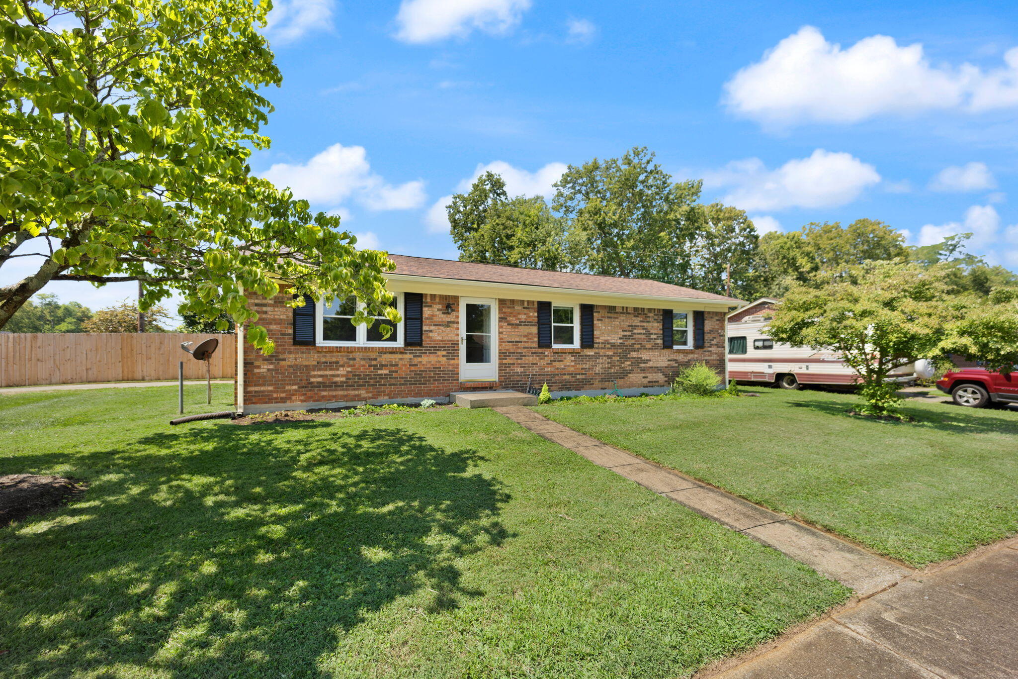 312 Dunroven Road Versailles, KY 40383 - Photo 1 of 18 2-web-or-mls-542A0918