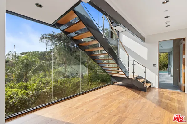 $17,300 | 8460 Harold Way, Los Angeles, CA 90069