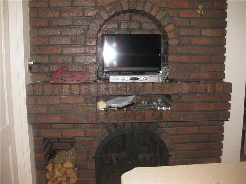 3460 Evergreen Road Pittsburgh, PA 15237 - Photo 9 of 21 Kitchen. Kitchen 2-sided fireplace