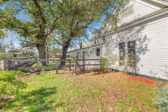 $350,000 | 112 South Evans Street, Boyd, TX 76023