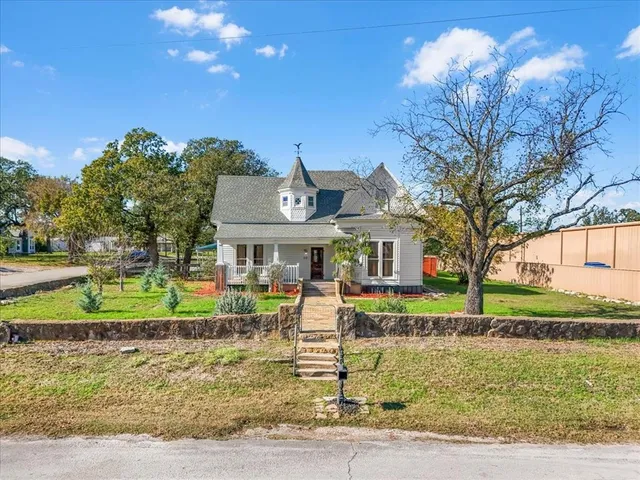 $350,000 | 112 South Evans Street, Boyd, TX 76023