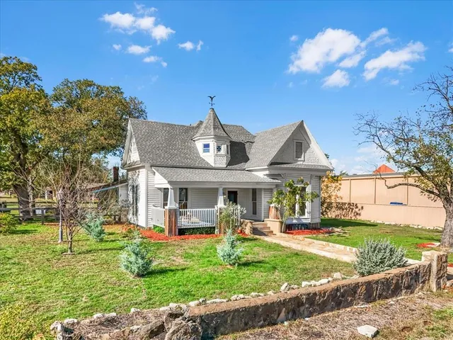 $350,000 | 112 South Evans Street, Boyd, TX 76023